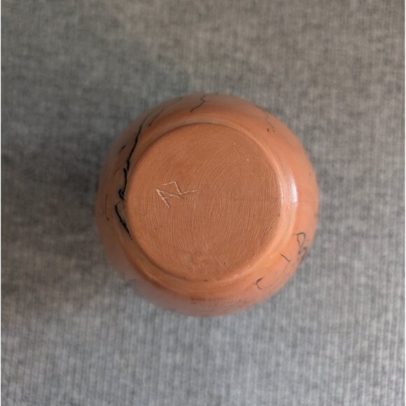 Navajo Horsehair Pottery Vase, 6 1/4" Tall, Signed AZ - Picture 4 of 4